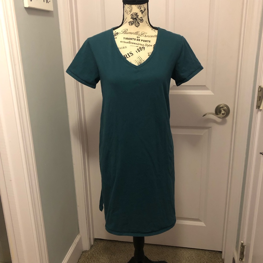 🎀 3/ $20 V Neck Tee Shirt Dress